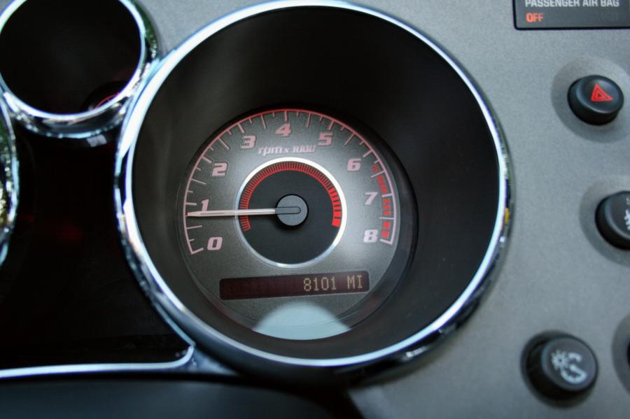 Панель приборов Pontiac Solstice GXP 2008 года  (фото 35 из 68)